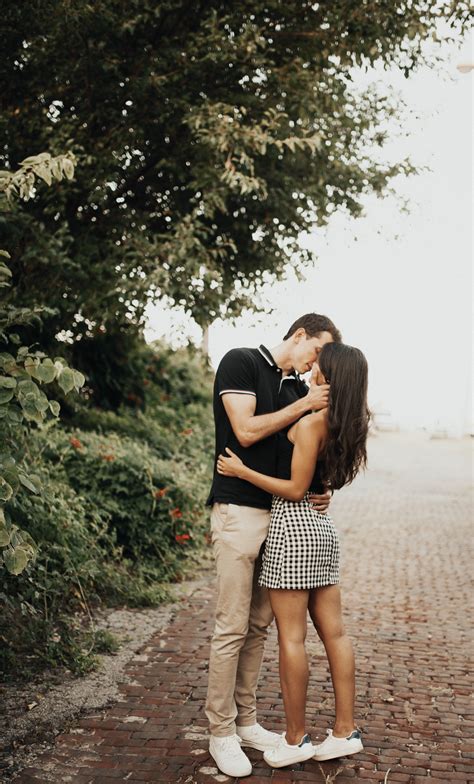 romantic couple poses|More.